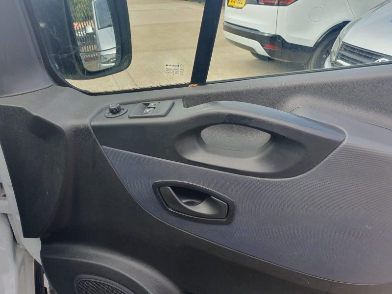 VAUXHALL VIVARO
