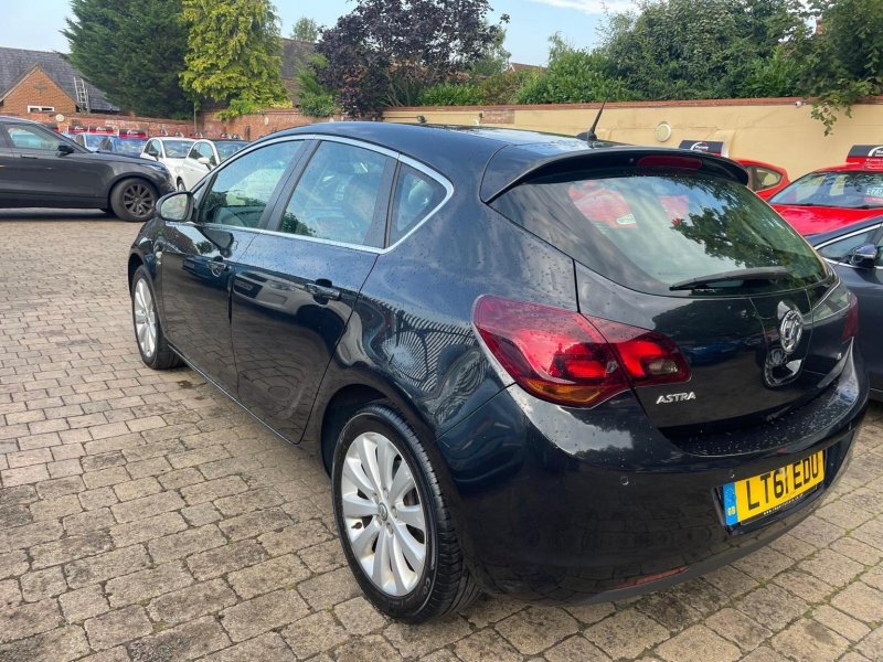 VAUXHALL ASTRA
