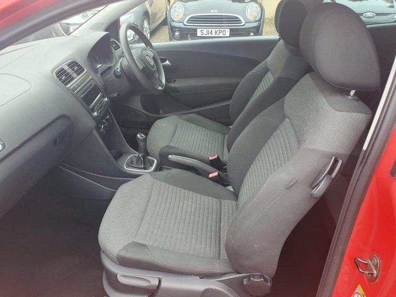 VOLKSWAGEN POLO