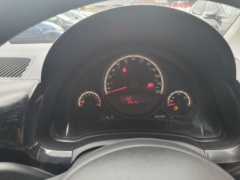 VOLKSWAGEN UP