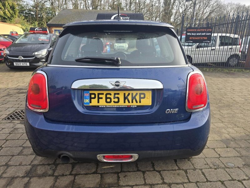 MINI HATCH