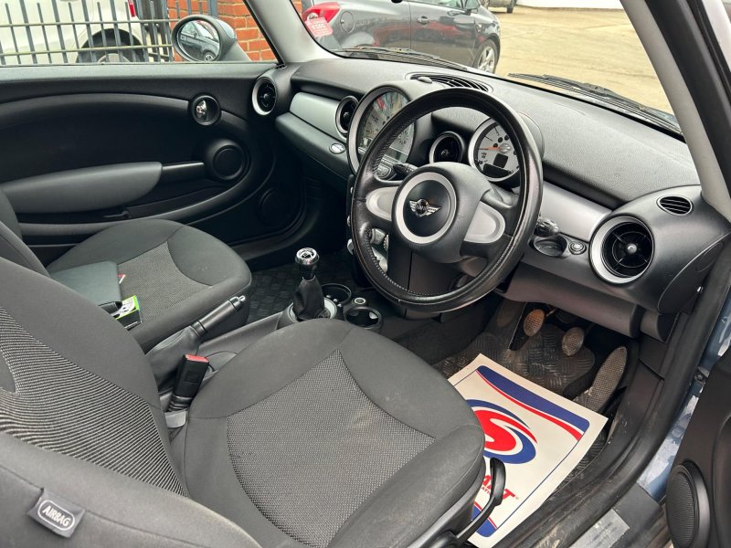 MINI HATCH