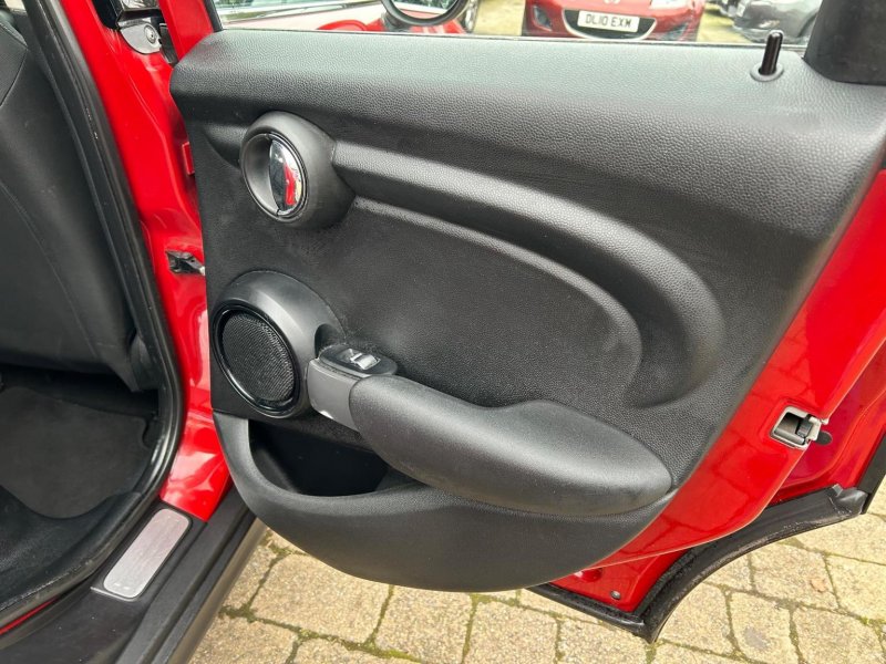 MINI HATCH
