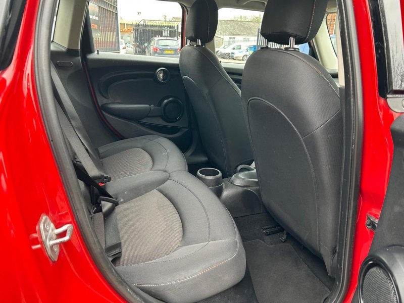 MINI HATCH