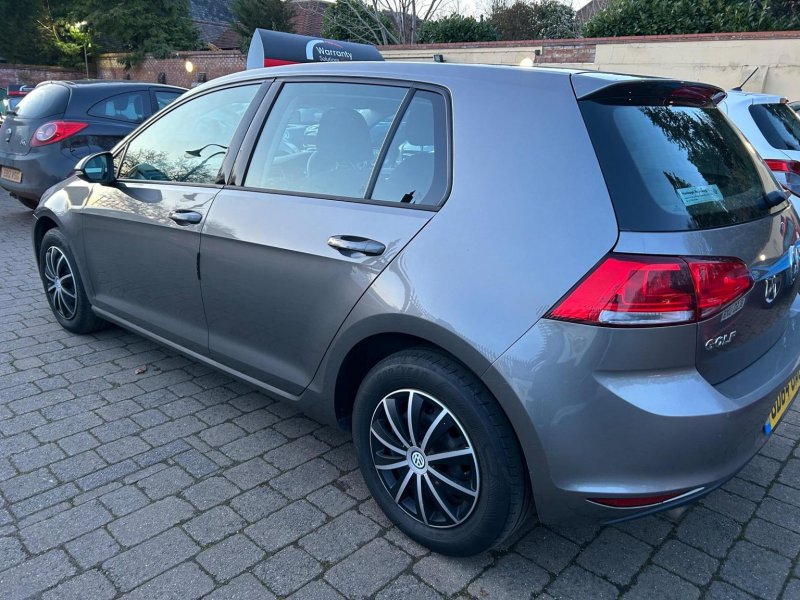 VOLKSWAGEN GOLF