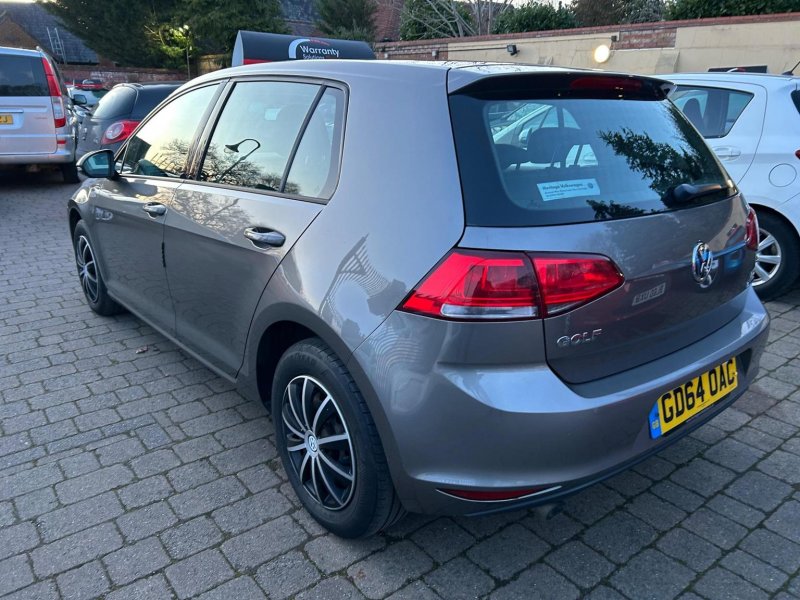 VOLKSWAGEN GOLF
