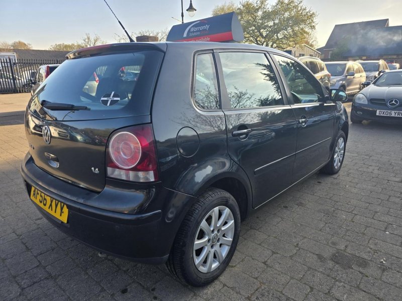 VOLKSWAGEN POLO