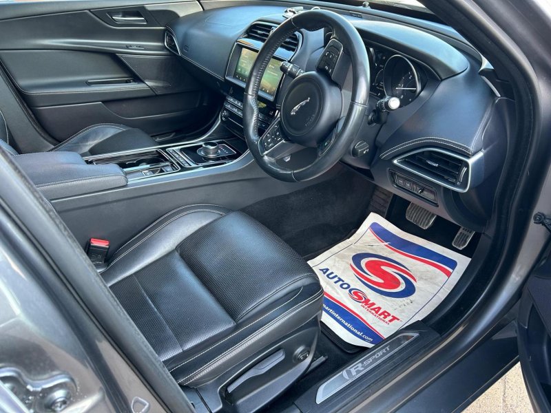 JAGUAR XE